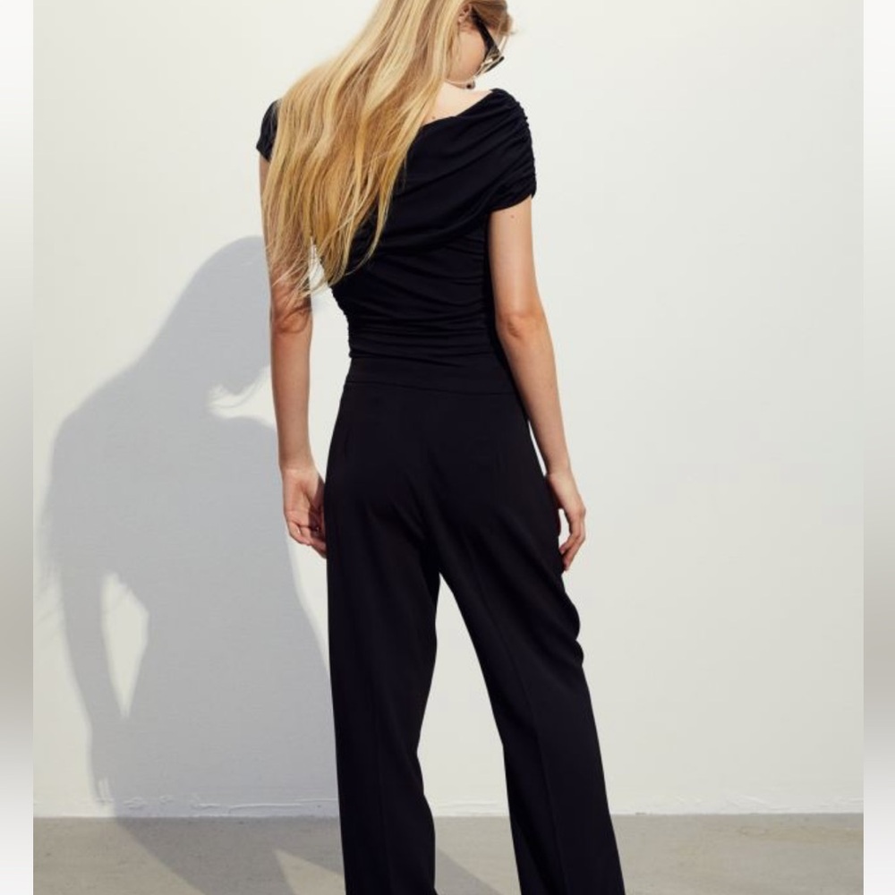 H&M Asymmetrical off-the-shoulder bodysuit - Picture 5 of 16
